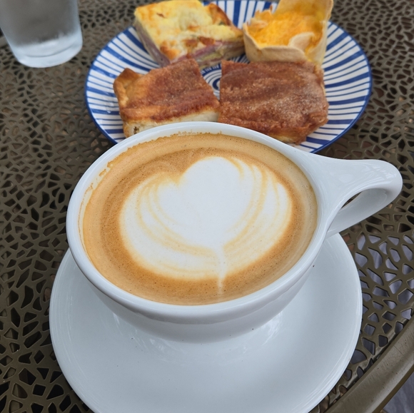 ♥️🍉ENTIRE TRAY IS $6-$8!!! TOPS/DRESSES/BIKINIS/SHOES & ACCESSORIES🍉♥️ - Picture 9 of 9